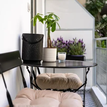 Adela's 1 Bedroom & Living *