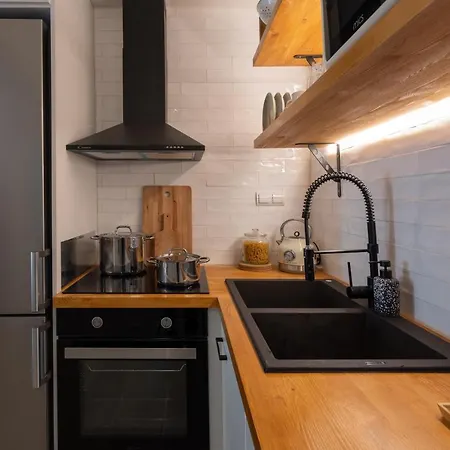 Adela's 1 Bedroom & Living Apartment *